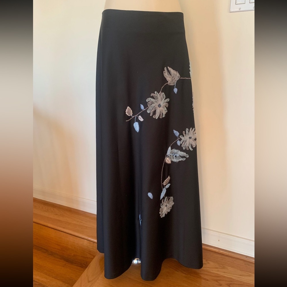 BEBE Womens Junior Girls Formal Party Black Long Skirt Flower Detailing Size 2